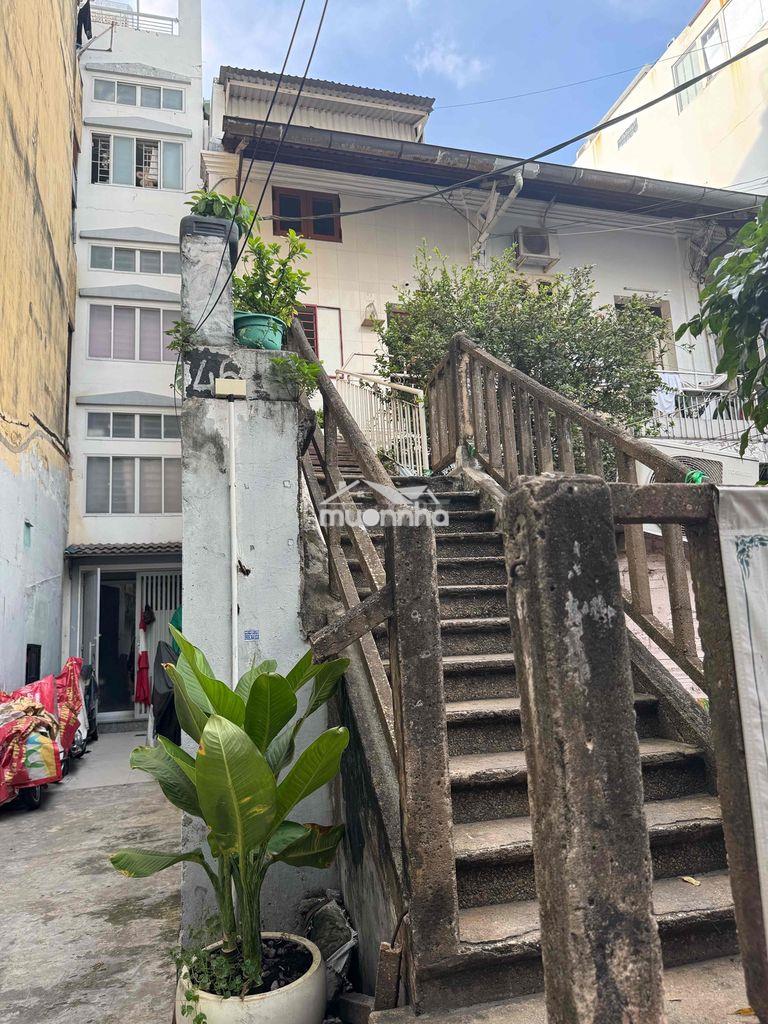 Căn hộ tầng 1 của chung cư 1 trệt 1 lầu, cầu thang riêng