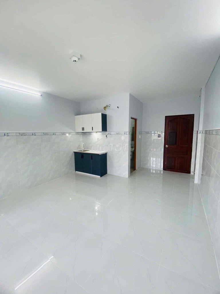 Cho thuê phòng trọ có ban công rộng rãi ngay bến xe quận 8 - Ảnh 3