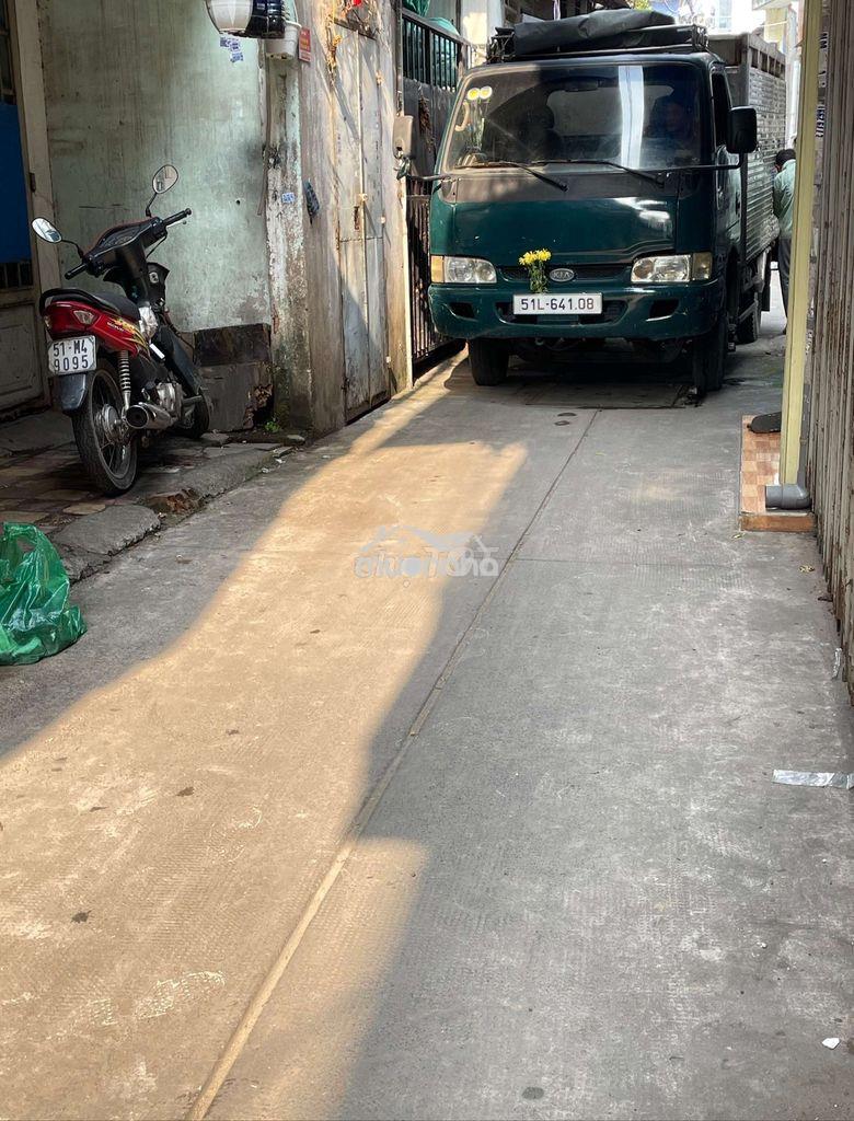 Nhà 3 tầng ngay ngã tư lạc long quân âu cơ