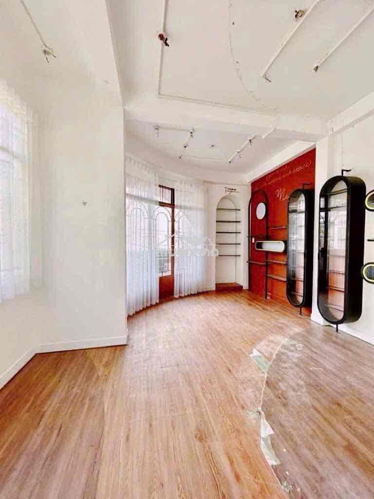 Cho thuê nhà hẻm xe tải lê văn sỹ, quận 3 - 4