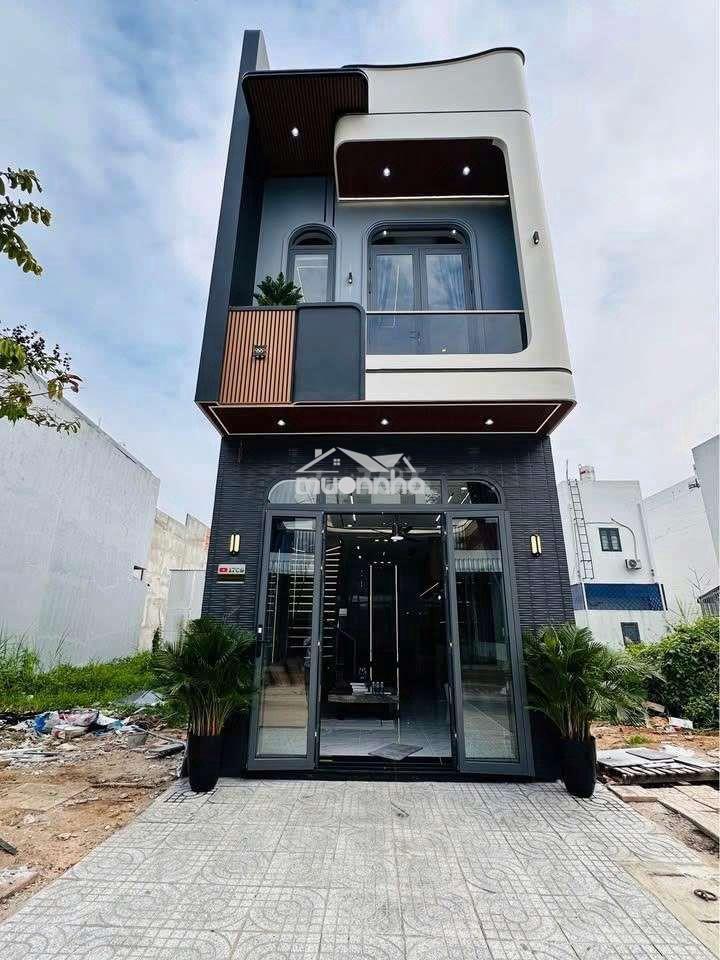 Chủ cần bán gấp căn nhà mặt tiền đường 13m, hẻm xe hơi tránh nhau