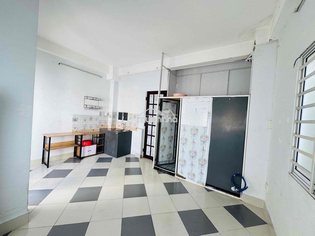 30m2- ban công, full nội thất, kệ bếp- gần 3/2 cắt lê đại hành, y dược - Ảnh 3