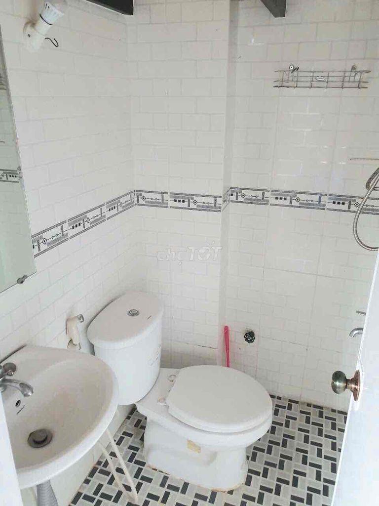 🏡Cho thuê phòng gác 30m2 4,xx sinh viên lê văn sỹ q3 có máy lạnh xịn🏡 - Ảnh 3