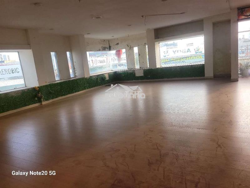 Cho thuê văn phòng 200m2