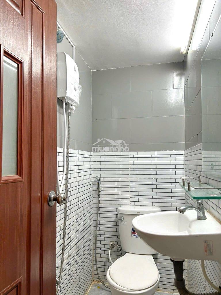 Phòng 25m2 ngay gần bến xe quận 8, cầu chánh hưng, đh kinh tế cs n - 2