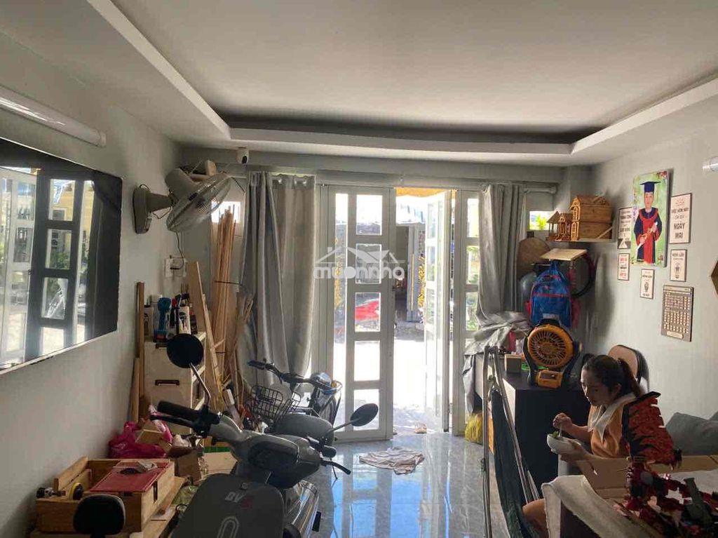 Nhà bán gấp 1tỷ550 còn thương lượng gần chợ nhơn đức - Ảnh 3