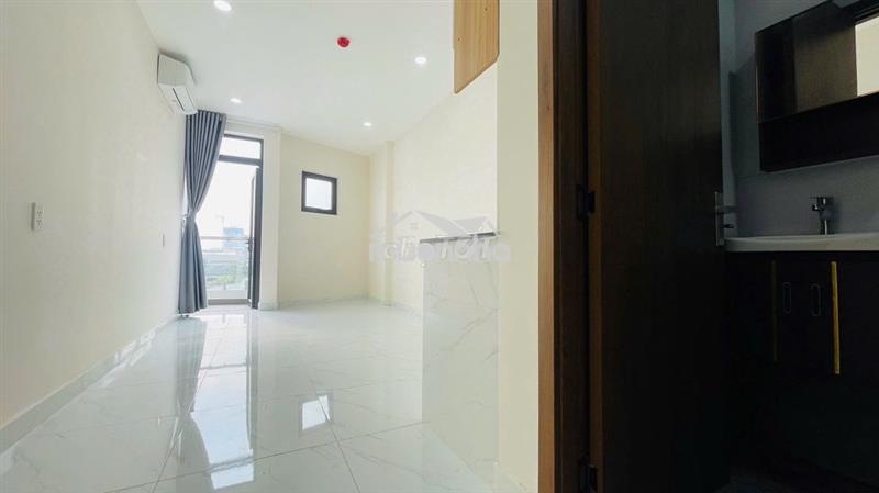 🔹Phòng ban công cho thuê, nội thất cơ bản, liên phường