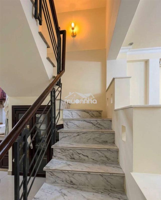 Xe hơi đậu trong sân. 68m²x4tầng nhà đẹp ra đường lê quang định