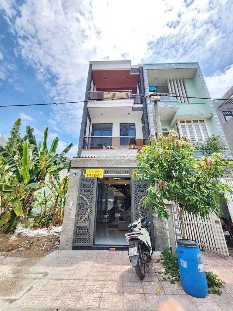 Cắt lỗ 500tr bán nhà 3 tầng gần ngã tư hội nghĩa