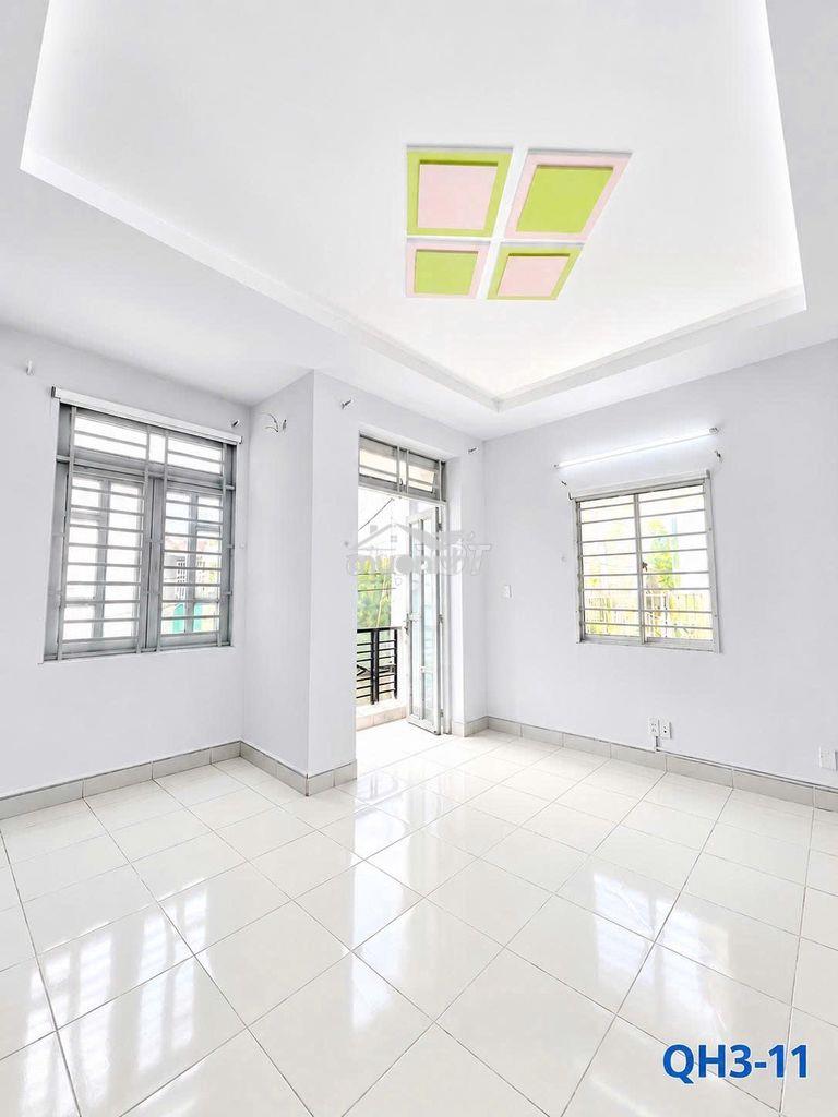 Sẵn nhiều ban công cửa sổ rộng mới