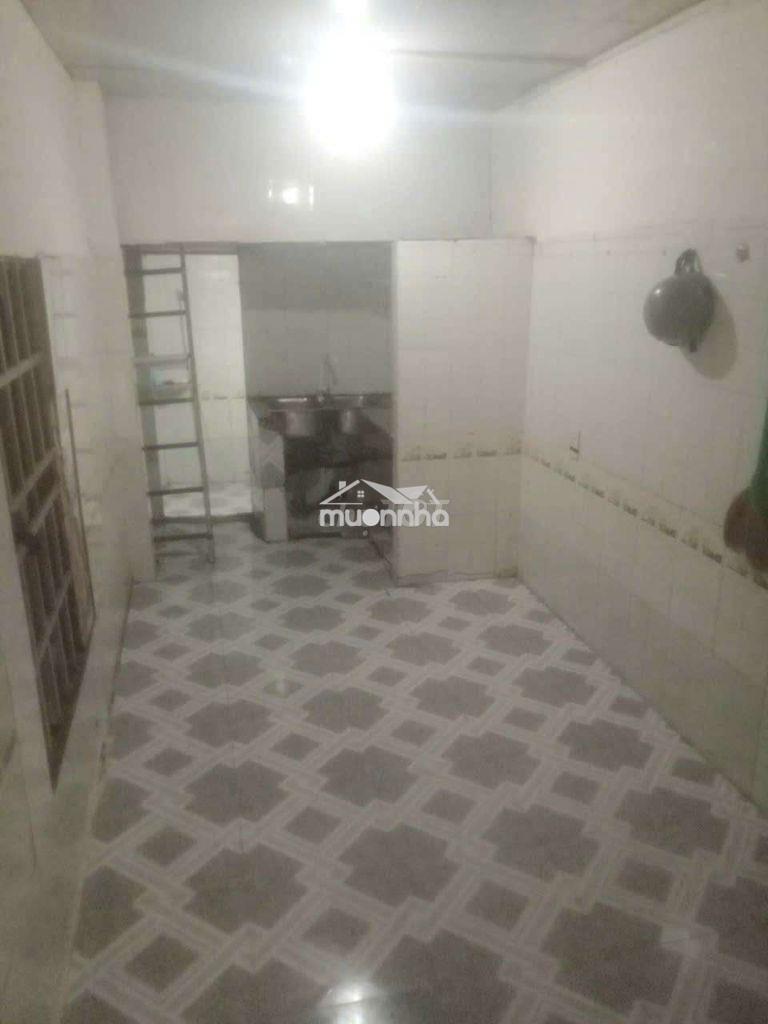 Nhà nguyên căn diện nước giá nhà nước, gần sát đường lớn, rtiền ích