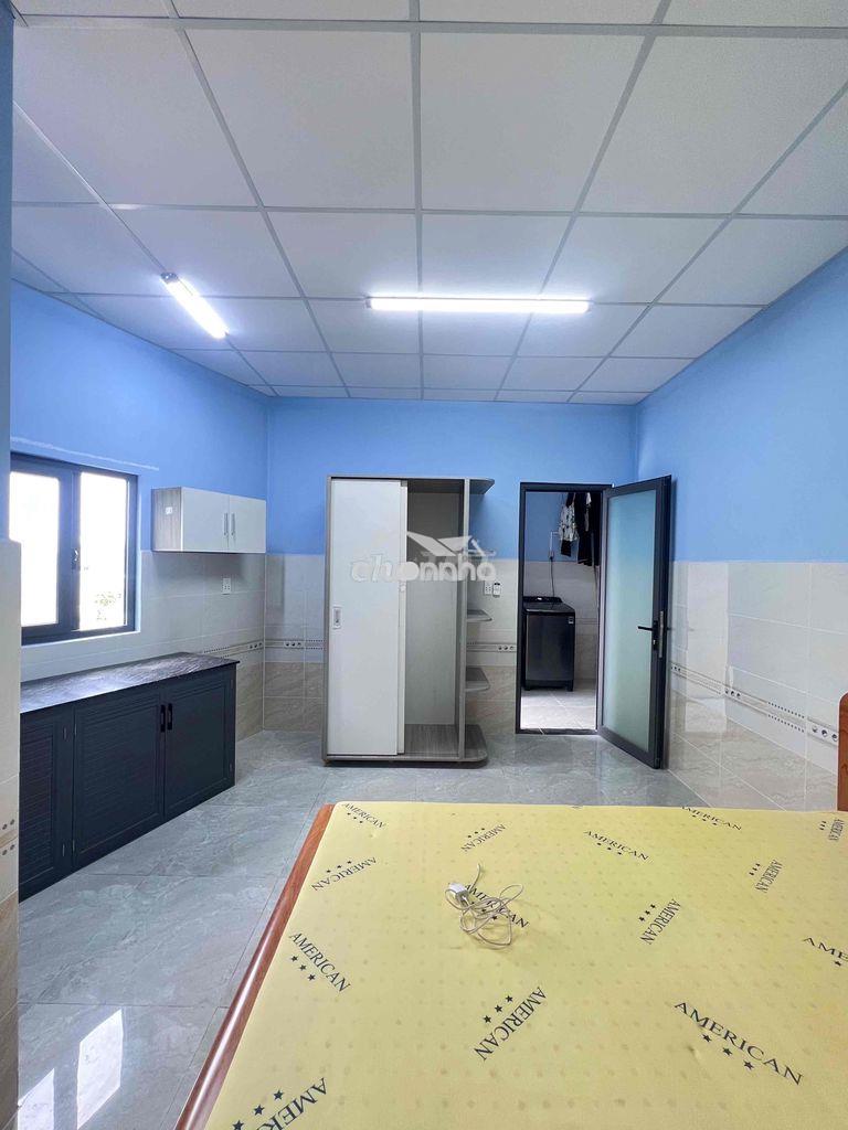 Phòng moi xây có ban công - Ảnh 3