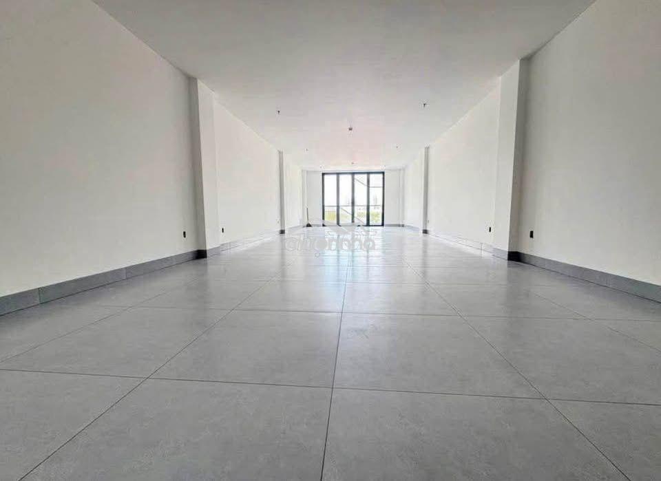 🏢 Cho thuê tòa nhà văn phòng – hầm + 4 tầng nổi ~500m² sàn trống suốt - 4