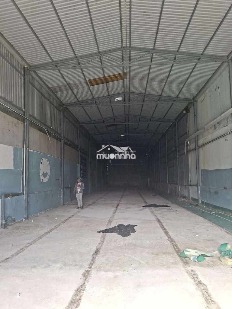 Cho thuê kho ngã tư ga 420m2 26tr