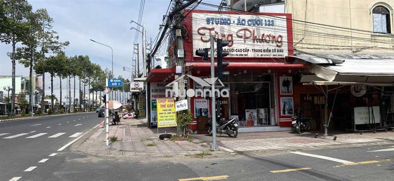 Nhà góc ngã 4 phạm hữu lầu