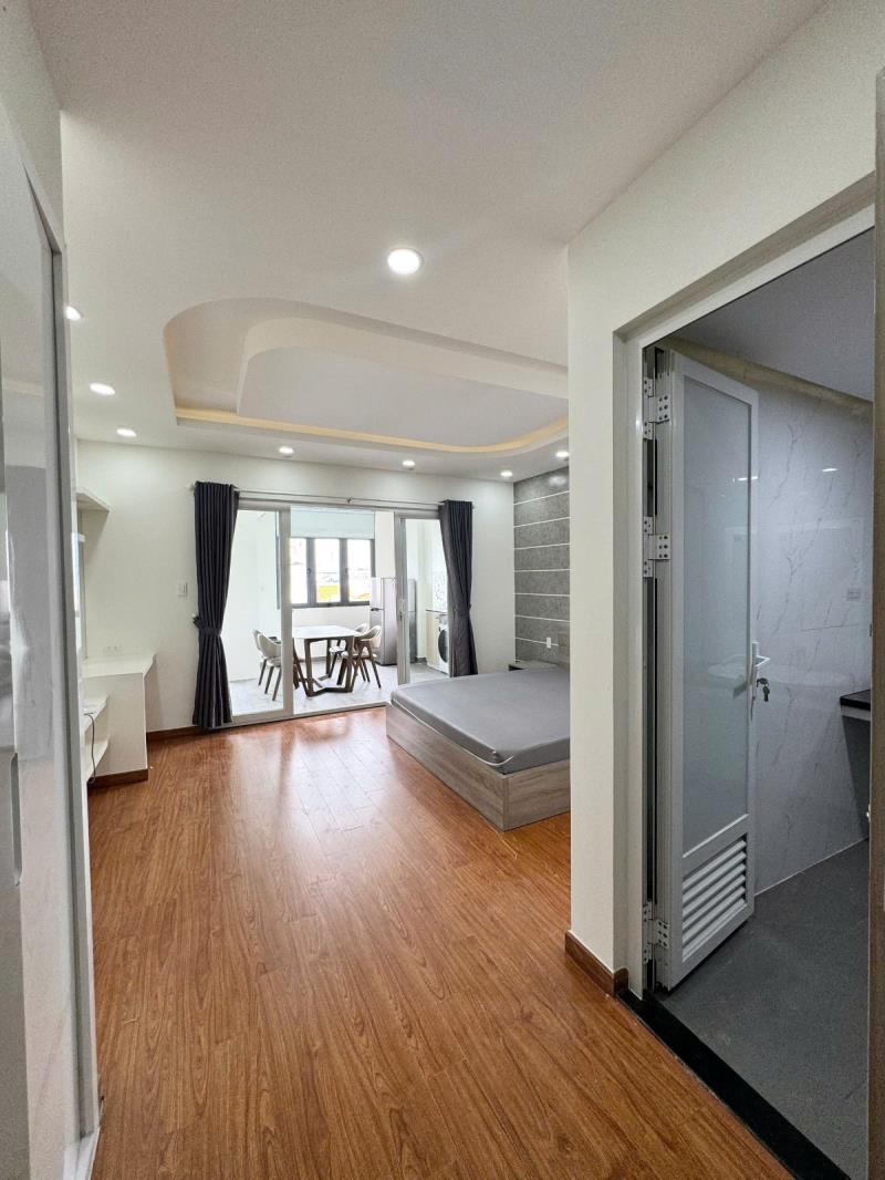 Căn hộ tách bếp ban công nhiều cửa sổ khu vực phú nhuận - Ảnh 2