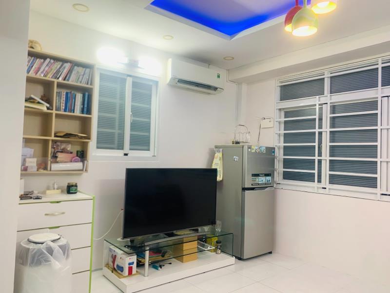 Bán nhà quận 10 giá cực rẻ, hẻm rộng thông 3 đường chính, đầy đủ nội thất, có thể xây dựng - Ảnh 2
