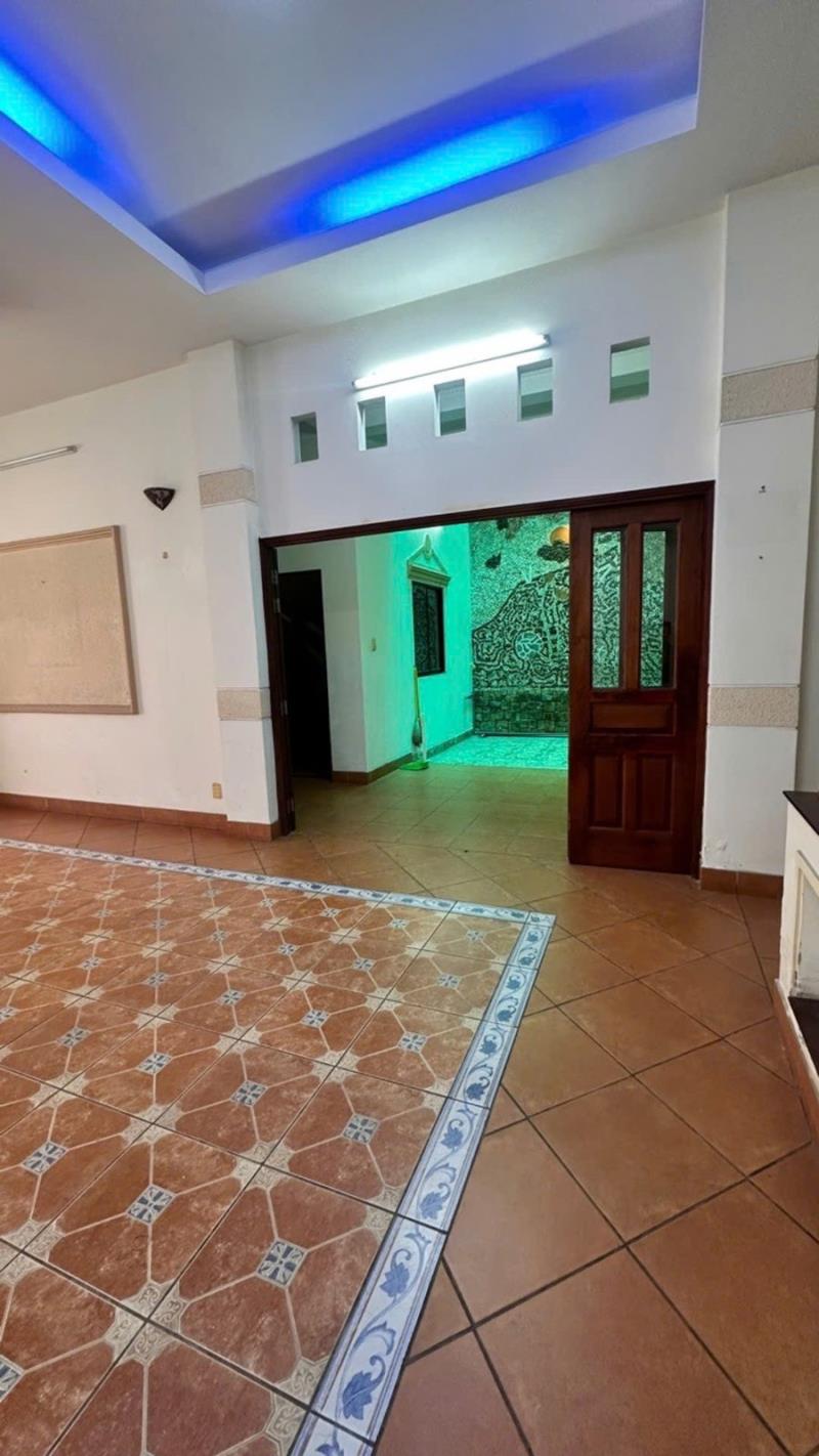 Bán nhà 4 tầng 10 x 25 đường 6m quang trung, ngay sau emart 2, thông đường bờ kênh, 17 phòng rộng - Ảnh 3