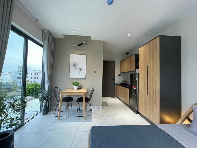 Studio full nội thất ban công thoáng – ngay lê quang định