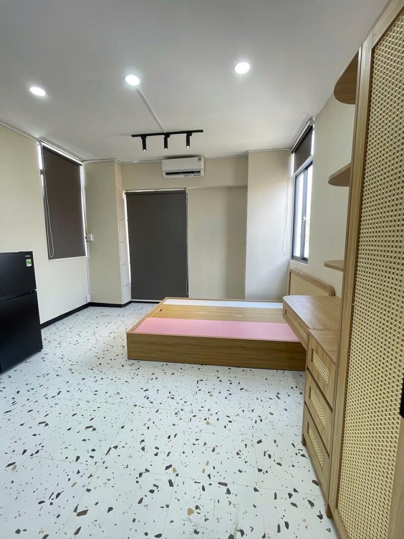 Cho thuê phòng ban công, máy giặt riêng 35m2 đường hoa khu phan xích long gần bờ kè, q1 - Ảnh 3