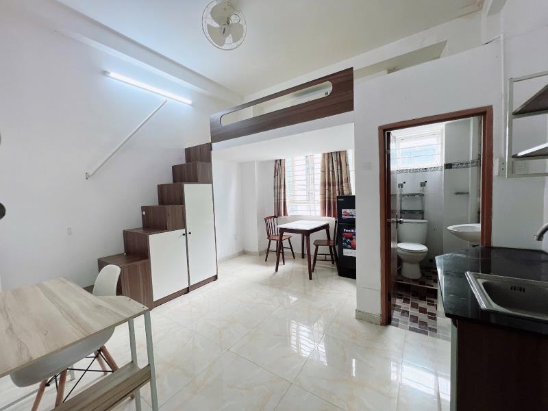 Phòng trọ có gác, cửa sổ lớn full nội thất ở được 2-3 người ở trần huy liệu gần q3