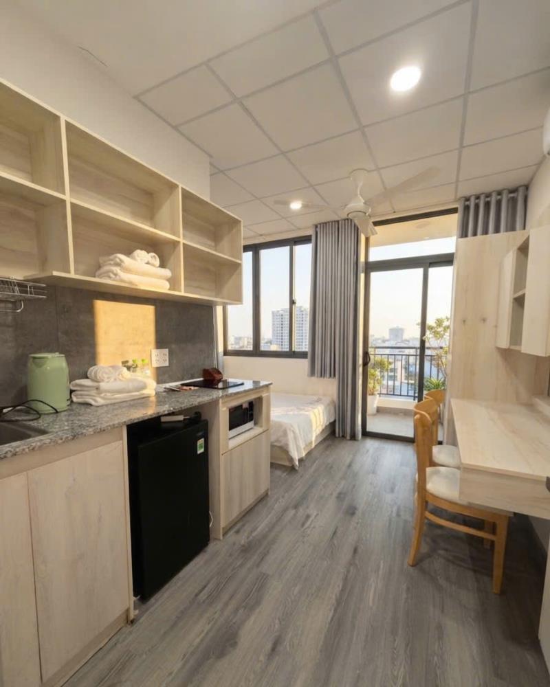 Cho thuê căn hộ có ban công rộng và cửa sổ lớn thoáng mát full nội thất đường nguyễn gia trí quận bình thạnh, sát đh hutech, uef