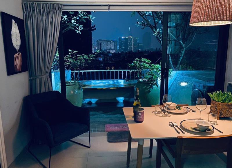 Gần cầu nguyễn văn cừ_ căn hộ 1pn quận 4_ toà nhà thang máy_ rộng 55m2_ban công lớn như resort