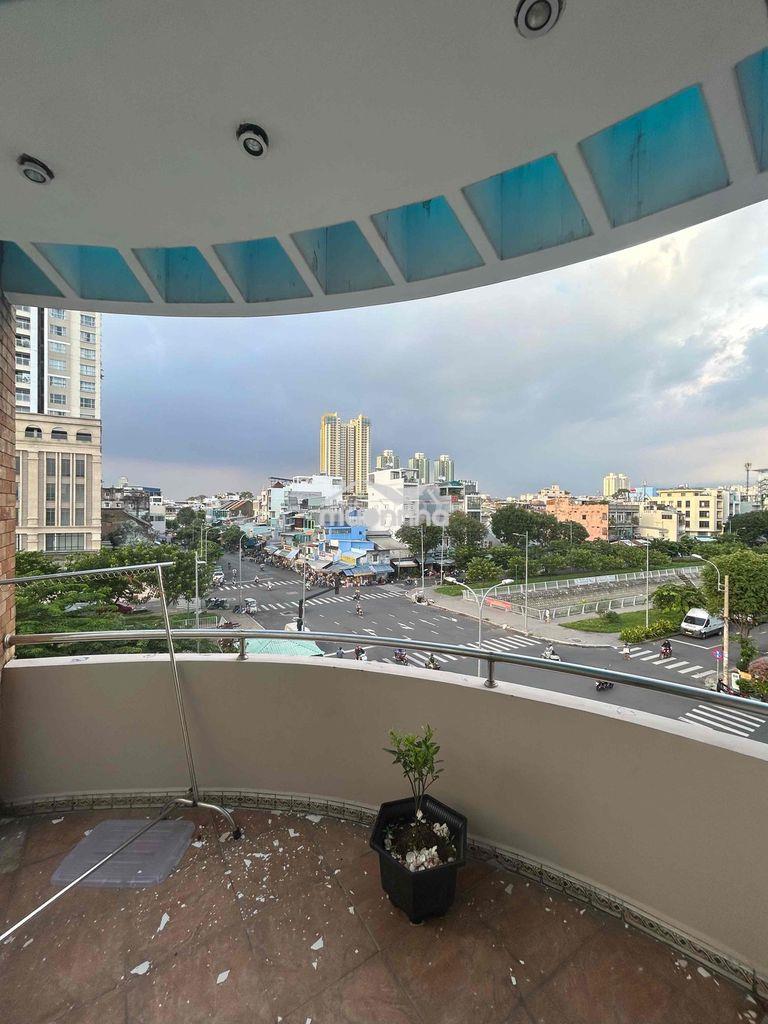 Pass phòng rộng, ban công siêu rộng, view công viên, đường mặt tiền