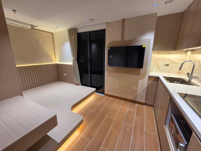 Cho thuê phòng - 30m2 thiết kế hiện đại tone gỗ full nội thất - ngay tại phan đăng lưu, phú nhuận gần chợ phú nhuận và giáp với quận 1, bình thạnh