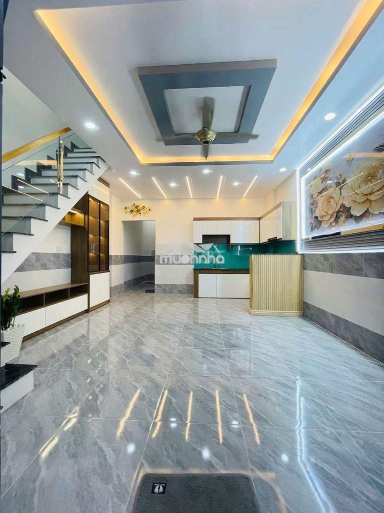 Nhà đẹp vào ở liền sát bên chợ đầu mối hoc môn