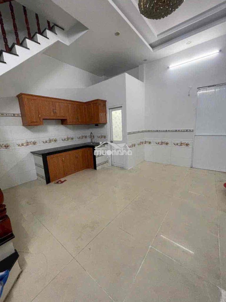 Nhà 2 lầu hẻm xe hơi gần chợ
