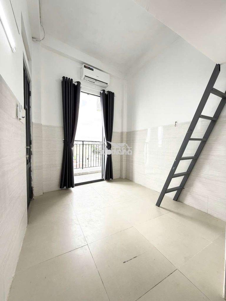 Cho thuê duplex ban công giá hạt zẻ ngay đại học vlu nèe