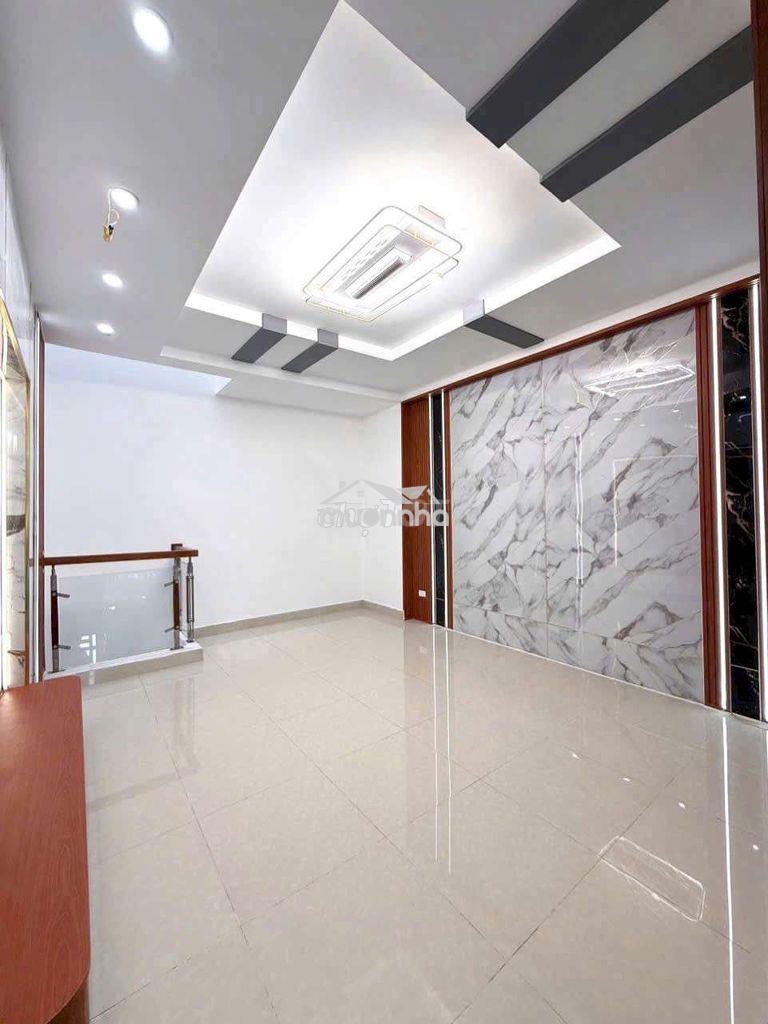 Cho thuê nhà mới
dt 4x16 -3pn -2wc hẻm ba gác
gần chợ đầu mối - Ảnh 3