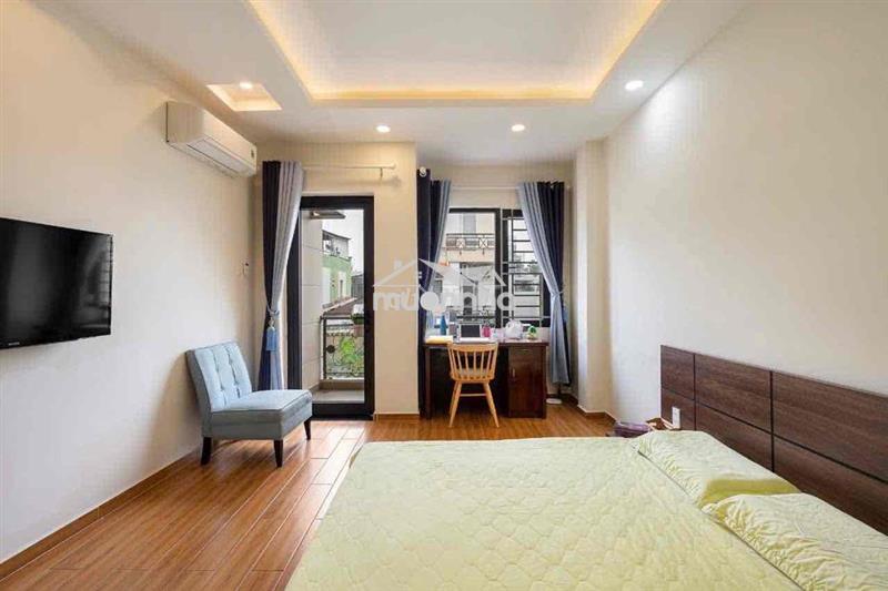 1 phòng ngủ , ban công , chỉ cần xách vali là vào ở