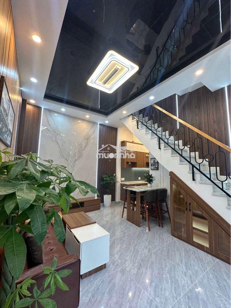 Nhà nở hậu 8m , vài bước ra mặt tiền đường bà hom