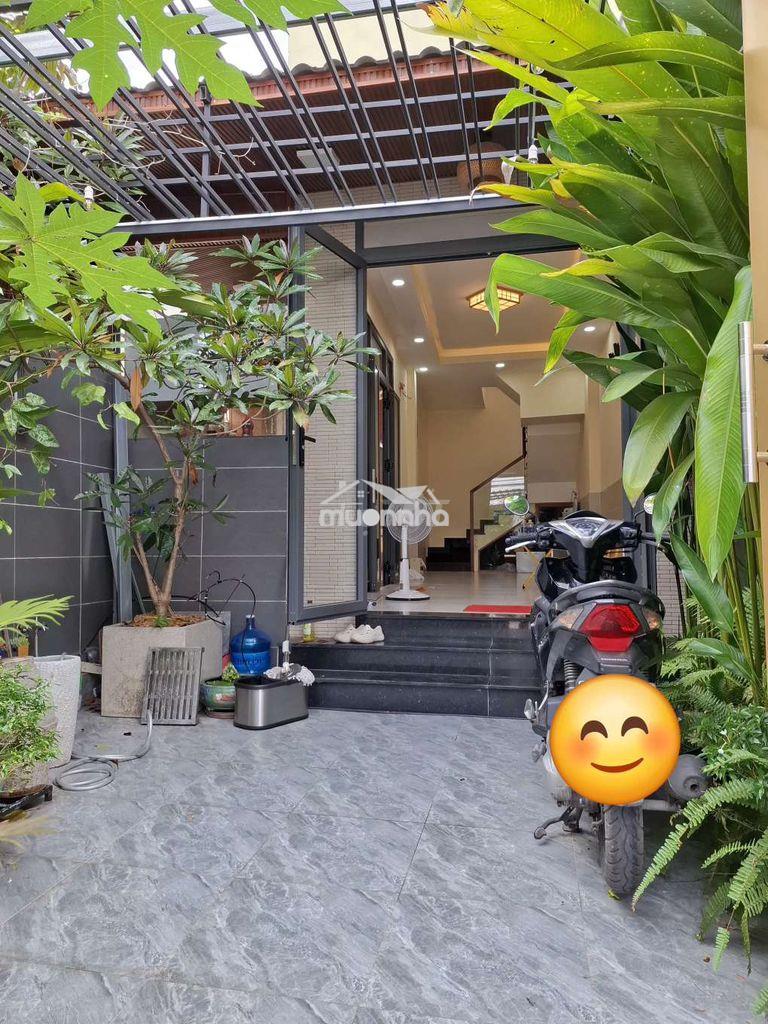Nhà 3 tầng, căn góc thoáng. - Ảnh 2
