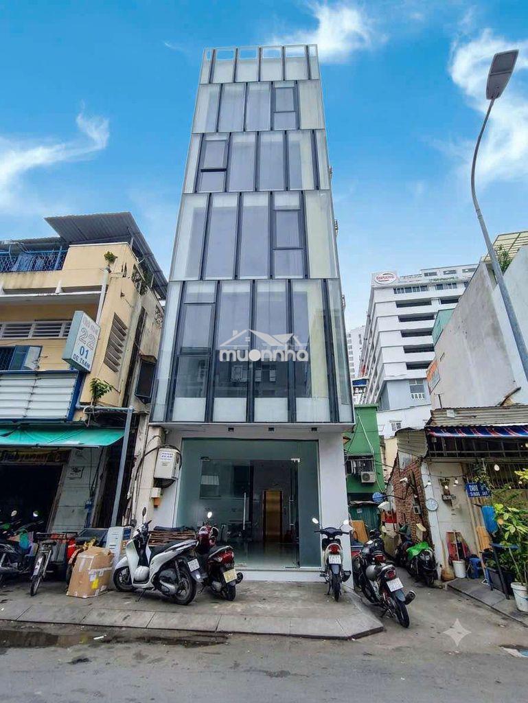 Dt : 5 x 13m 1 trệt 5 lầu thang máy pccc * sàn trống suốt *