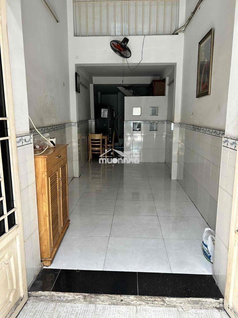 Cho thuê nhà nc(trệt 1lửng 2 lầu,sân thuợg) full nội thất. cmt8 q10