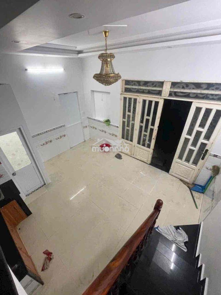 Nhà 2 lầu hẻm xe hơi gần chợ - Ảnh 2