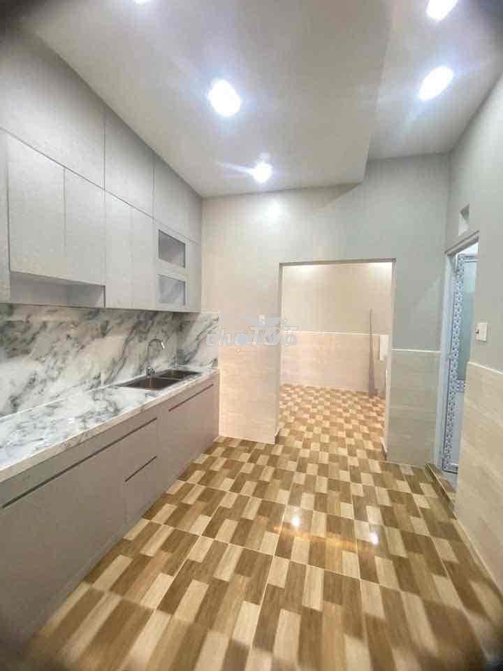 Nhà 3 tầng lầu gồm 7 phòng ngủ kết hợp cho đại gia đình nhiều thế hệ . - Ảnh 2