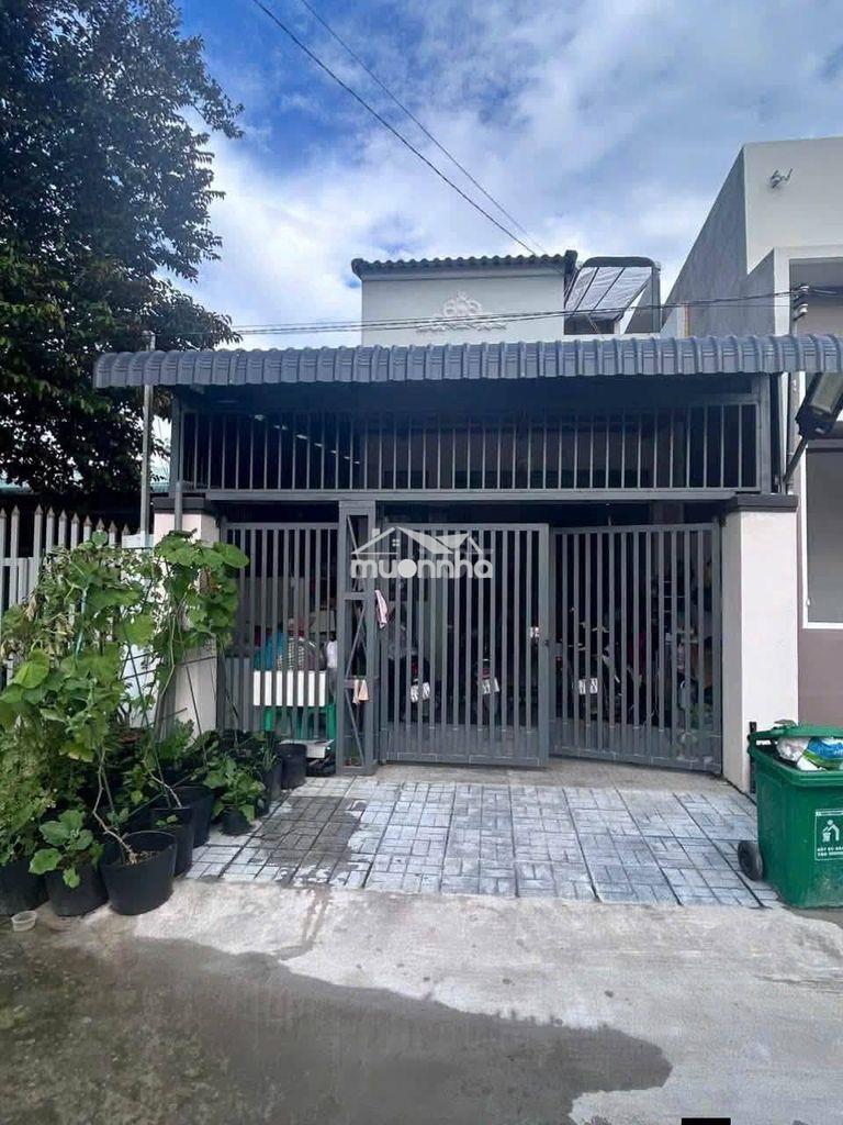 Bán căn nhà 1 trệt 1 lửng ở tân thông hộ-củ chi dt:100m2 shr giá 900tr